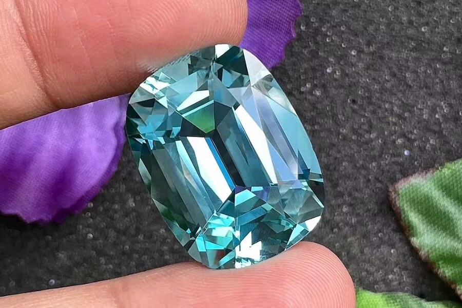 Đá Aquamarine được cho là phù hợp nhất đối với người mệnh mộc và thuỷ