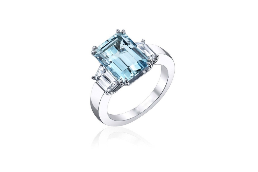 Nhẫn được chế tác từ đá Aquamarine