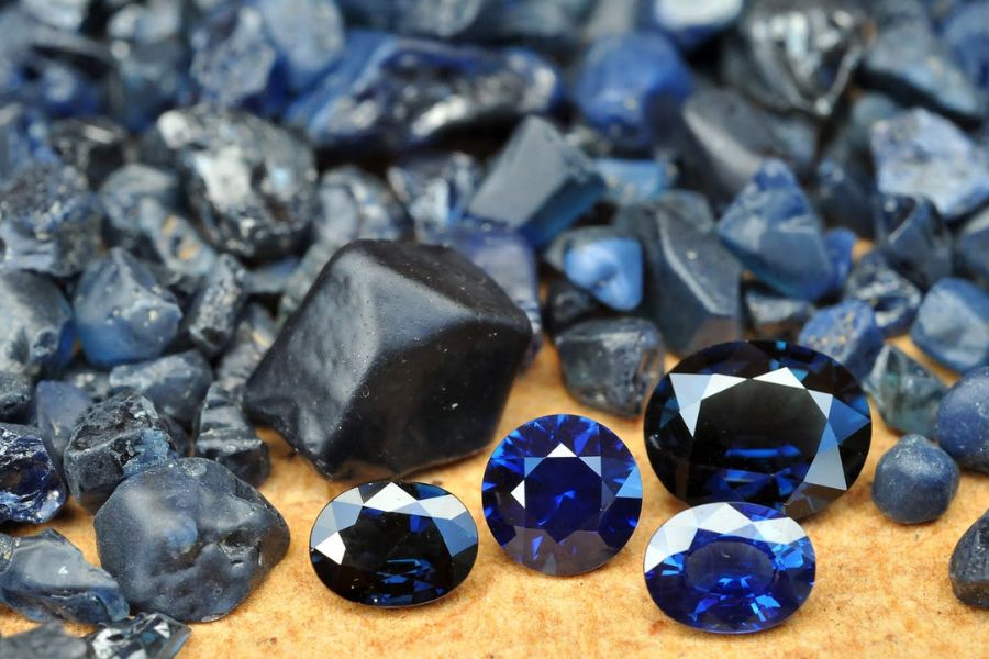 Sapphire là loại đá thuộc họ Corundum