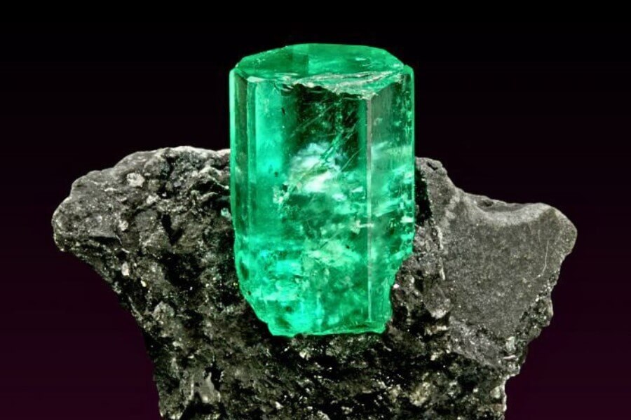 Đá Emerald hay còn gọi là ngọc lục bảo