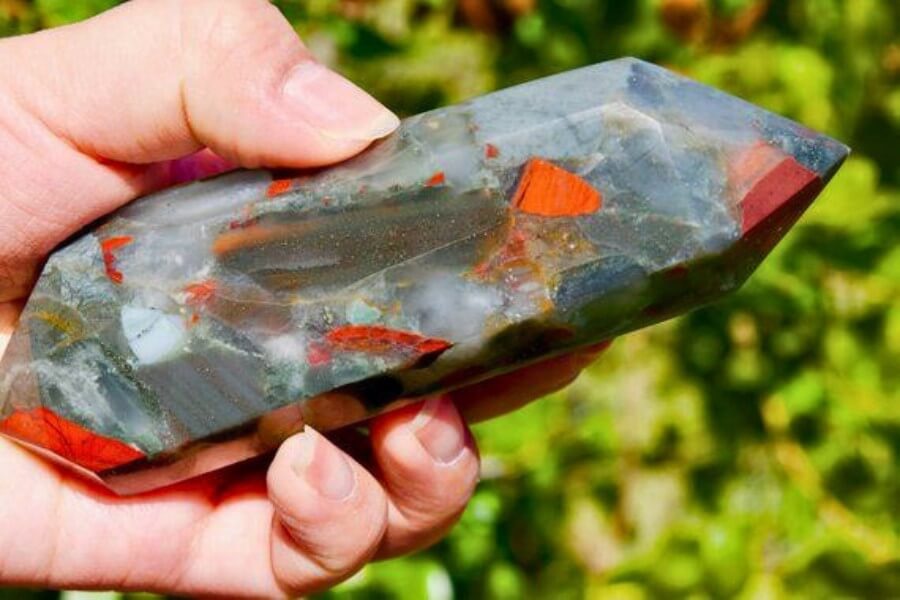 Bloodstone có nhiều mối liên hệ với lịch sử Trung Quốc