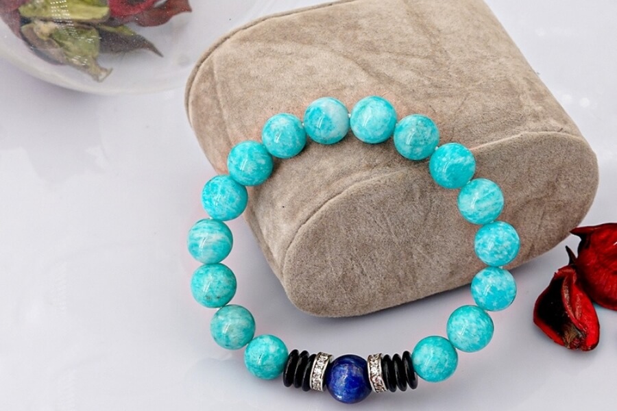 Đá Amazonite phụ hợp với những người mệnh Mộc và mệnh Thuỷ