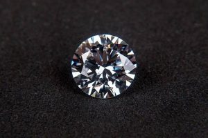 Đá Moissanite và CZ khác nhau ở đâu