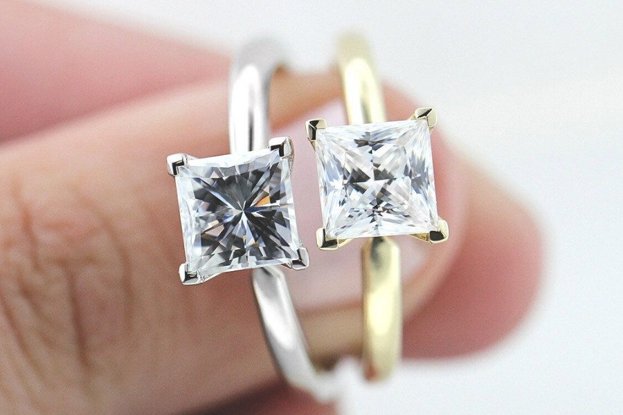 Kim cương Moissanite được đánh giá cao hơn về màu sắc và độ tinh khiết