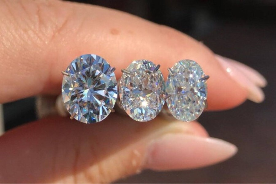 Chỉ số khúc xạ của kim cương Moissanite cao hơn so với đá CZ